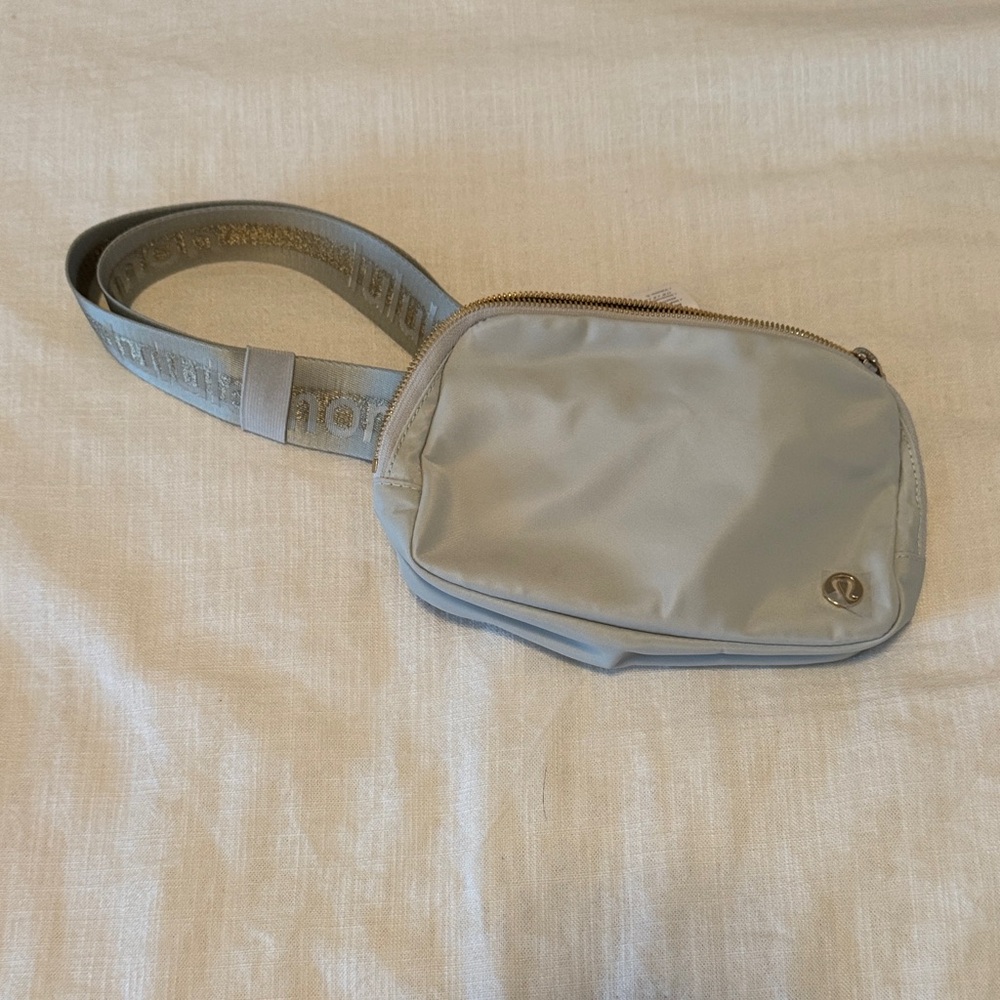 Grey/light blue and gold  belt bag lulu NWT